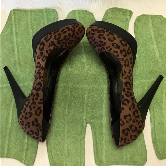 Guess Good Looking Black & Brown Design Heels - Picture 6 of 8